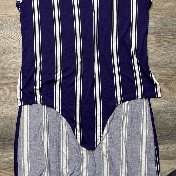 Love, fire Women’s Navy Blue and White Striped High Low Top, size small - Picture 5 of 9